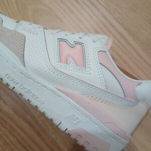 New Balance 550 Streetwear/Lifestyle Athletic Shoes Size 6 for Women